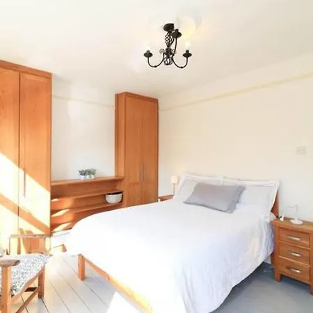 Charming Townhouse In Dublin's Most Vibrant Area Apartment *