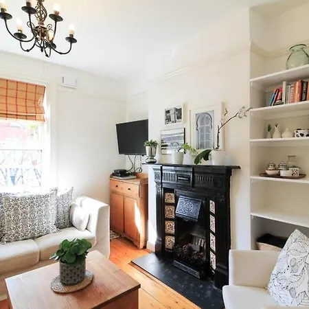 Charming Townhouse In Dublin's Most Vibrant Area Dublin