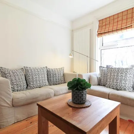 Charming Townhouse In Dublin's Most Vibrant Area Apartment
