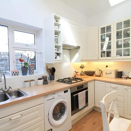 Charming Townhouse In Dublin's Most Vibrant Area Dublin